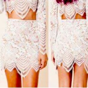 For Love & Lemons Ivory color
Lace Skirt
M 
coquette cottage